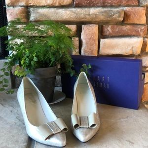 NWOT Stuart Weitzman Metallic Bow Kitten Heels